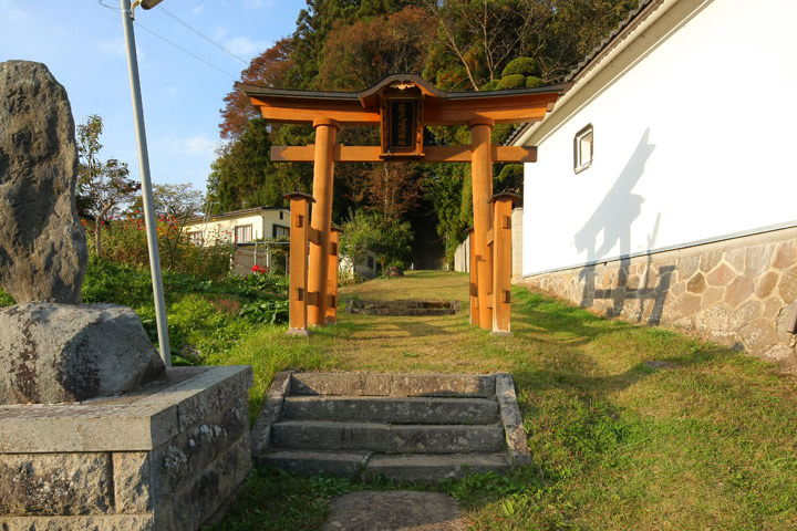 普光峻徳神社白山社