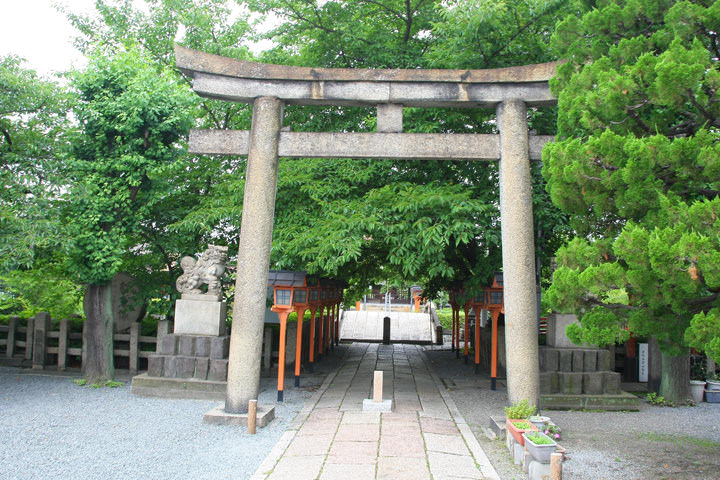 六孫王神社